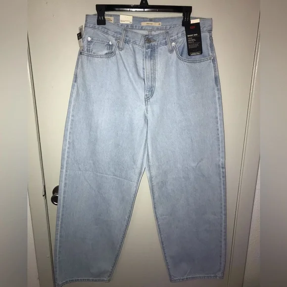 Aritzia Levi’s Baggy Dad Jeans - Picture 3 of 10